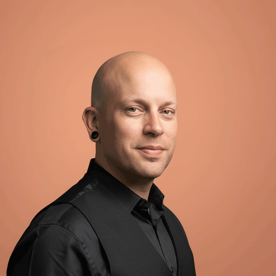 Profile picture of Mikael, Automation and AI consultant over a coral colored background